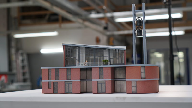 Ein lasergeschnittenes Modell eines Wohnhauses von Spaaij Maquettebouw.