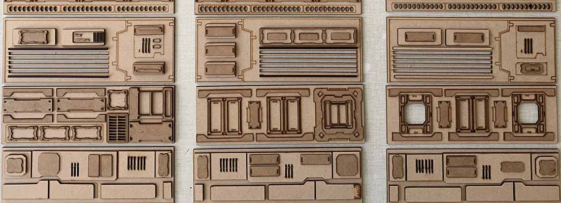 Lasergeschnittene Teile für die Dekoration eines Raumschiffs, hergestellt von A Small Gang.